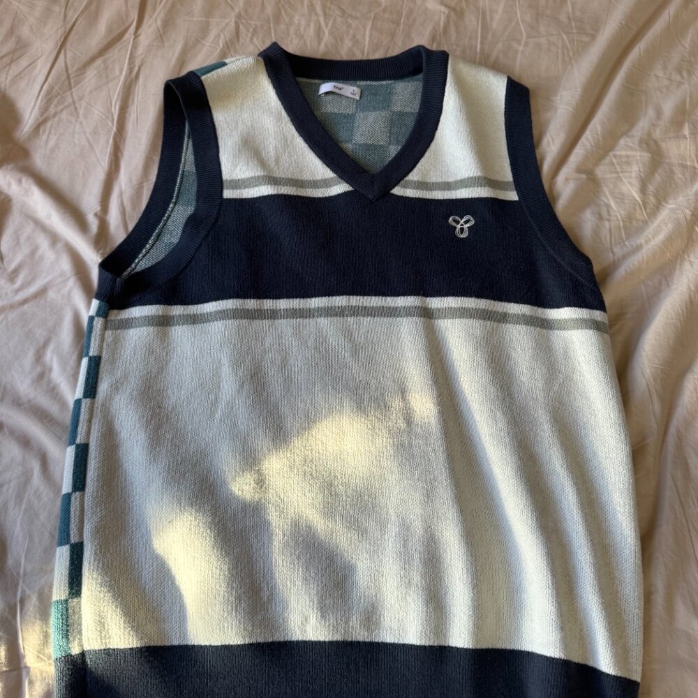 Aritzia TNA Sweater Vest Size S